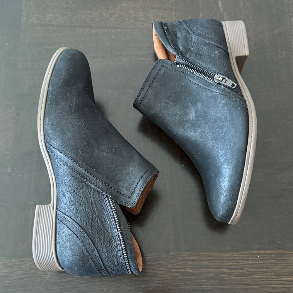 Cobb Hill Black Leather Zip Detail Ankle Booties